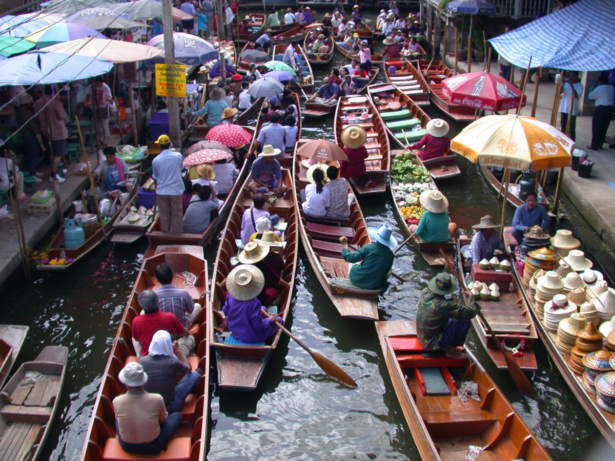 Погода и вода в паттайе. Плавучий рынок в Паттайе. Плавучий рынок Хуа Хин. Река Квай плавучий рынок. Плавучий Маркет Паттайя.